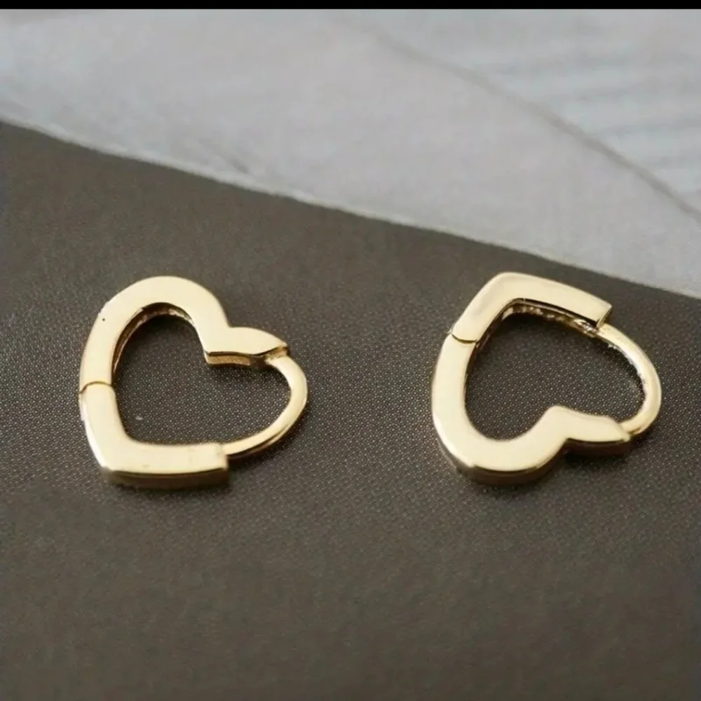 Heart 💛 Huggies Design 925 Silver Plated Gold Hoop Earrings New With Tags 😍